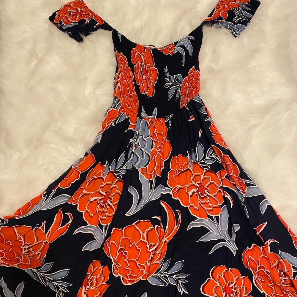 Gorgeous Summer Flowy dress! Great condition.